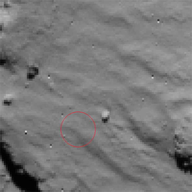 Image du site du 1er contact de Philae avec la surface de la comète 67P prise par la caméra de navigation de Rosetta le 12 novembre 2014 à 15h30 UTC, à près de 15 km d’altitude (résolution de 1,3 m/pixel). Crédits : ESA/Rosetta/NavCam.