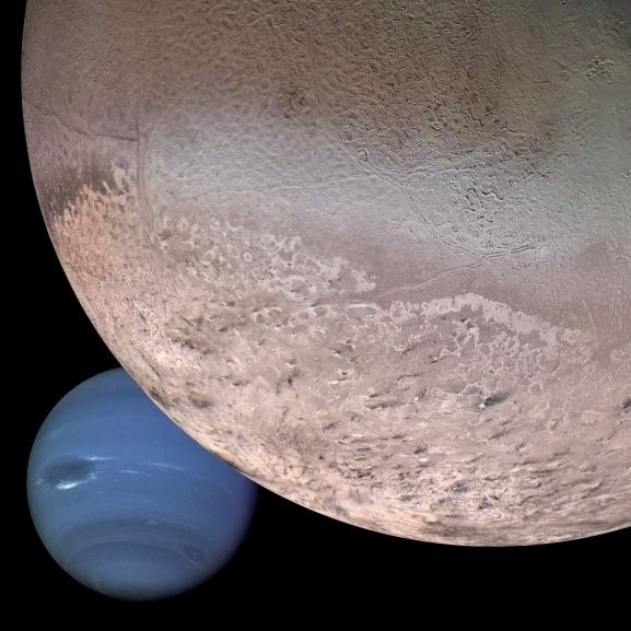 Neptune et son satellite Triton. Crédits : NASA