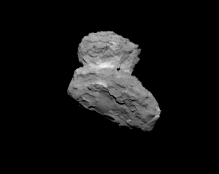 Cette image a été obtenue par la caméra OSIRIS-NAC de Rosetta le 1er  août 2014, à une distance de 1 000 km environ. Crédits : ESA/Rosetta/MPS for OSIRIS team  MPS/UPD/LAM/IAA/SSO/INTA/UPM/DASP/IDA.