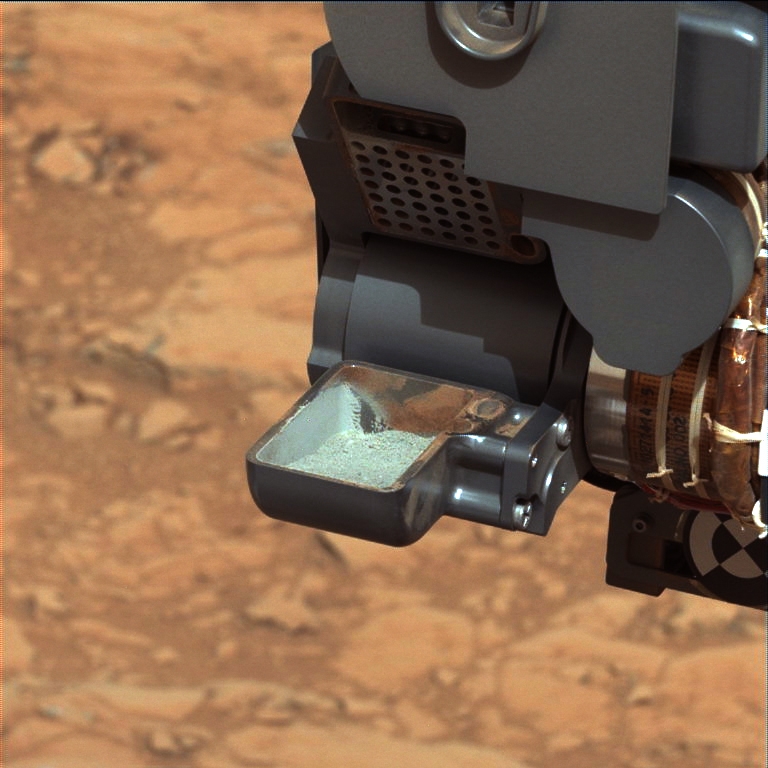 La poudre extraite du sol martien lors du 1er forage de Curiosity